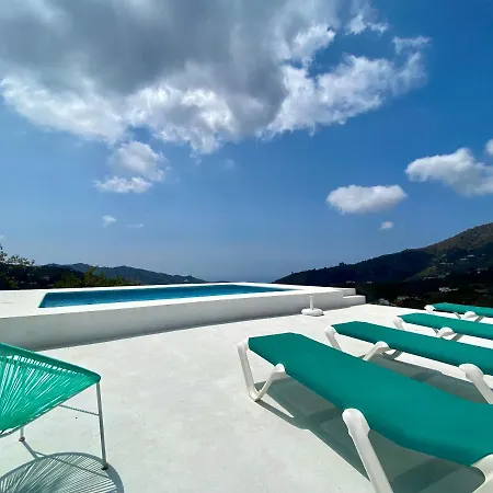 Сasa de vacaciones Felicidad Sayalonga Rural Málaga